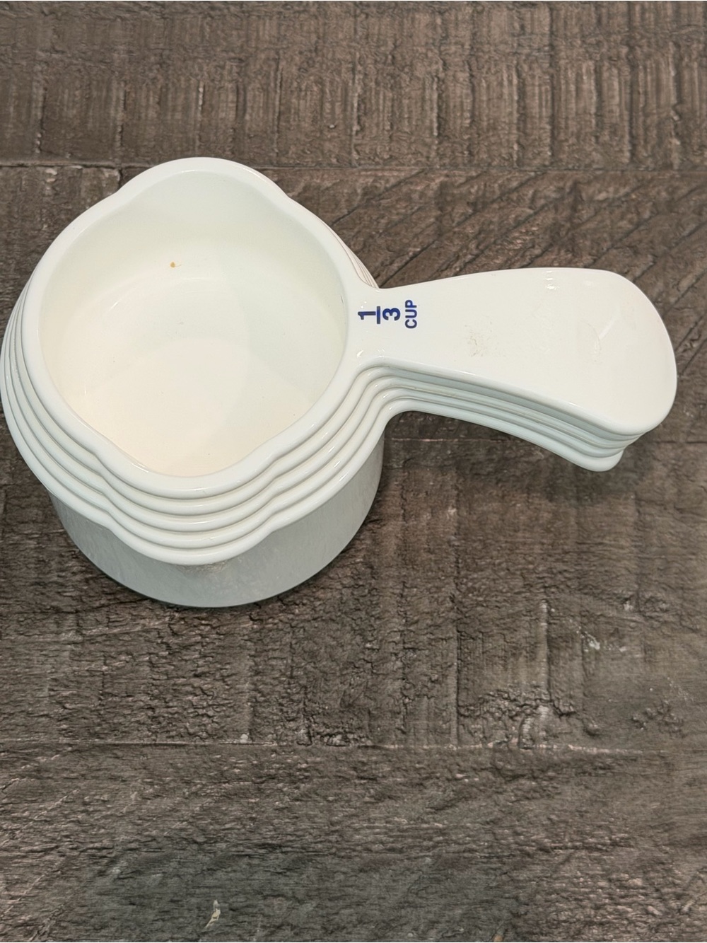 Set of 5 Tupperware White Measuring Cups w/Curved Handles & Double Pour Spouts